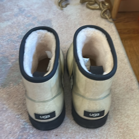 Ugg classic clear mini boot natural/black size 8 NWT - Picture 8 of 12
